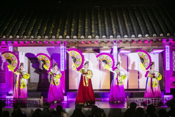 한국의집예술단 부채춤